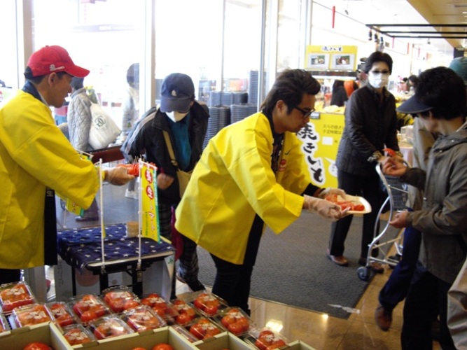 ＪＡ長生施設野菜部会青年部によるトマトキャンペーン開催
