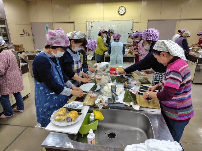 女性部短期大学校第7回講座　太巻き寿司作り